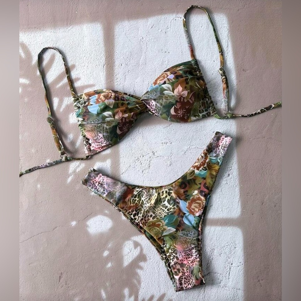 *NWOT* Floral Print Bikini Set - Picture 1 of 3